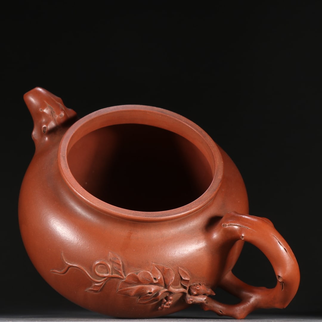 A Squirrel Grape Pot by Wang Yinxian - 8