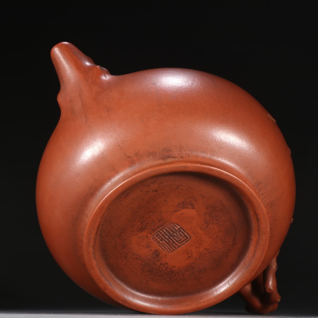 A Squirrel Grape Pot by Wang Yinxian - 9
