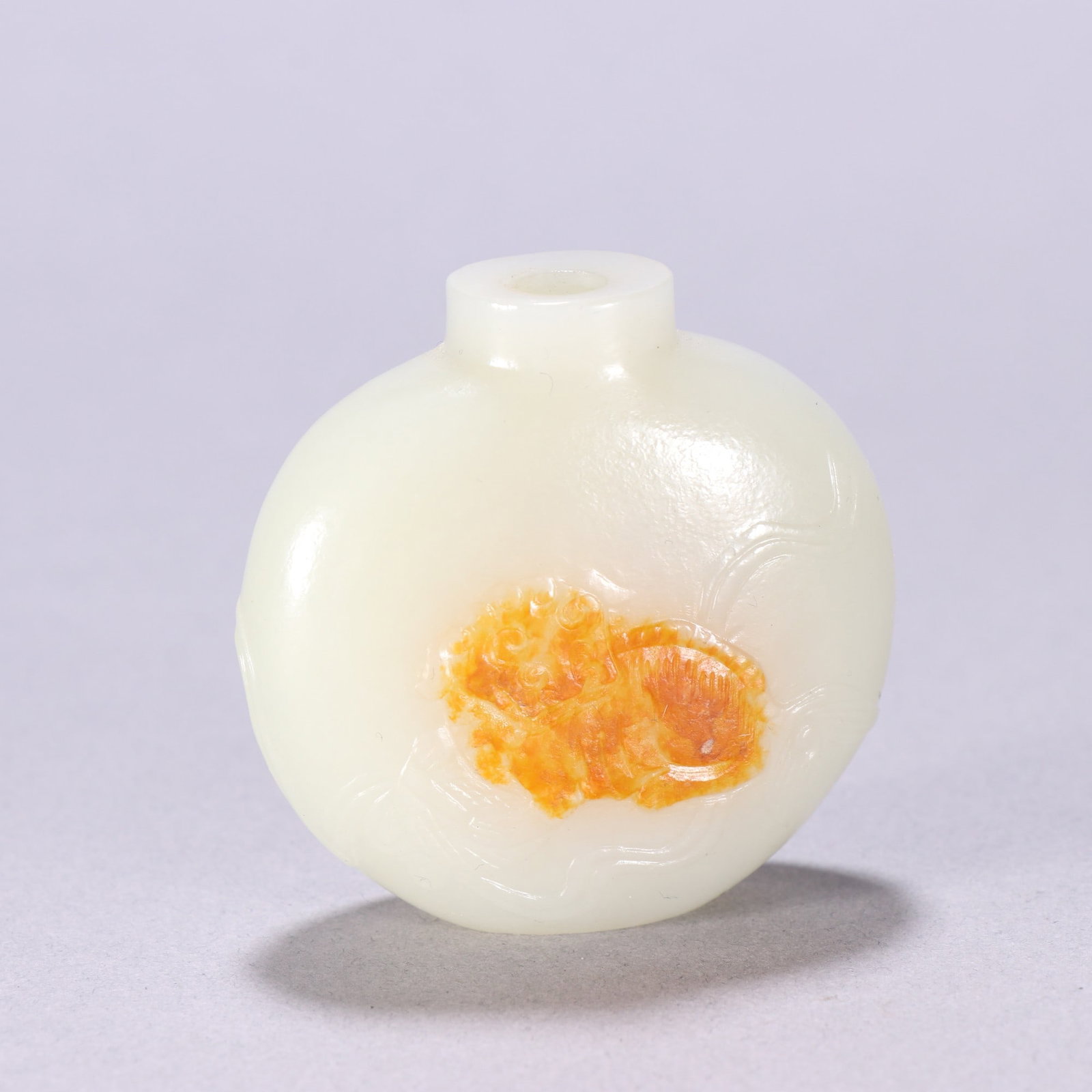 A snuff bottle with a Qing dynasty Hetian jade seed material with auspicious beast patterns (1 of 9)