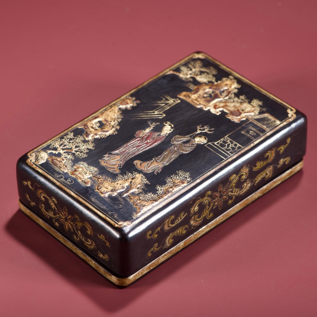 A finely crafted wooden body with true gold lacquerware for ladies' study and study (1 of 9)