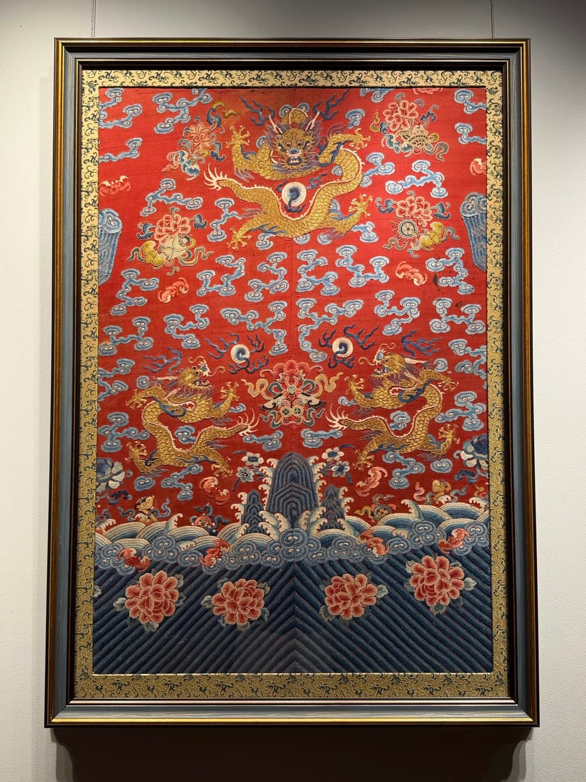 A Qing Dynasty robe fabric with gold-embroidered dragon patterns: A gold-embroidered dragon-patterned robe fabric from the Qing Dynasty Size:118x83 cm Size:118x83 cm (The Dimensions Of All Batches Are Manually Measured.If You Need More Detailed Information, Please C