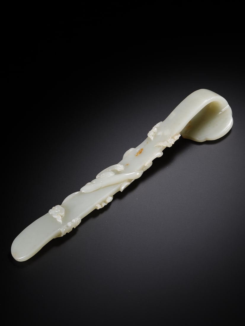 A beautiful Hetian jade dragon-patterned ruyi - 2