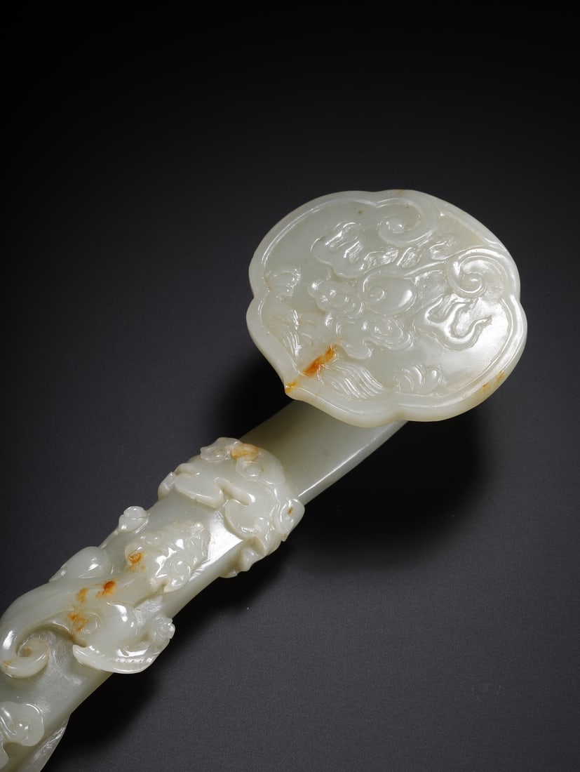 A beautiful Hetian jade dragon-patterned ruyi - 3
