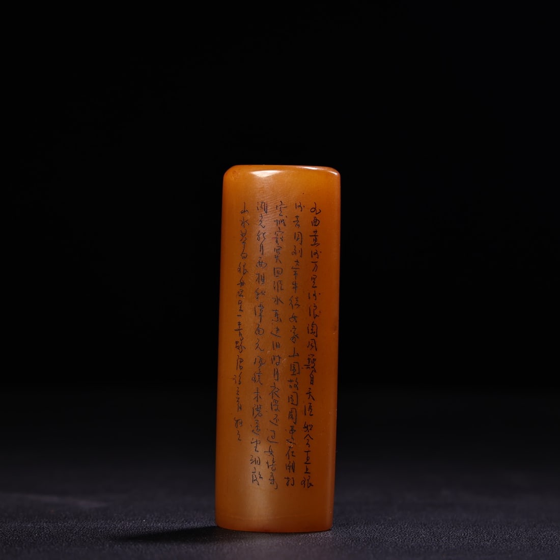 A fine Shoushan stone seal: Exquisite Shoushan stone seal Size: H:7.5cm W: 2.3 cm W: 0.06 kg Size: H:7.5cm W: 2.3 cm W: 0.06 kg (The Dimensions Of All Batches Are Manually Measured.If You Need More Detailed Information, Please