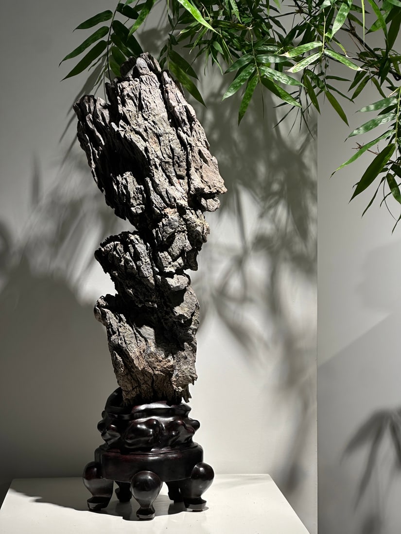 A finely crafted English stone for pure offerings: Exquisite English stone offerings Size: H: 78cm W:26cm T: 18cm Size: H: 78cm W:26cm T: 18cm (The Dimensions Of All Batches Are Manually Measured.If You Need More Detailed Information, Please Contact