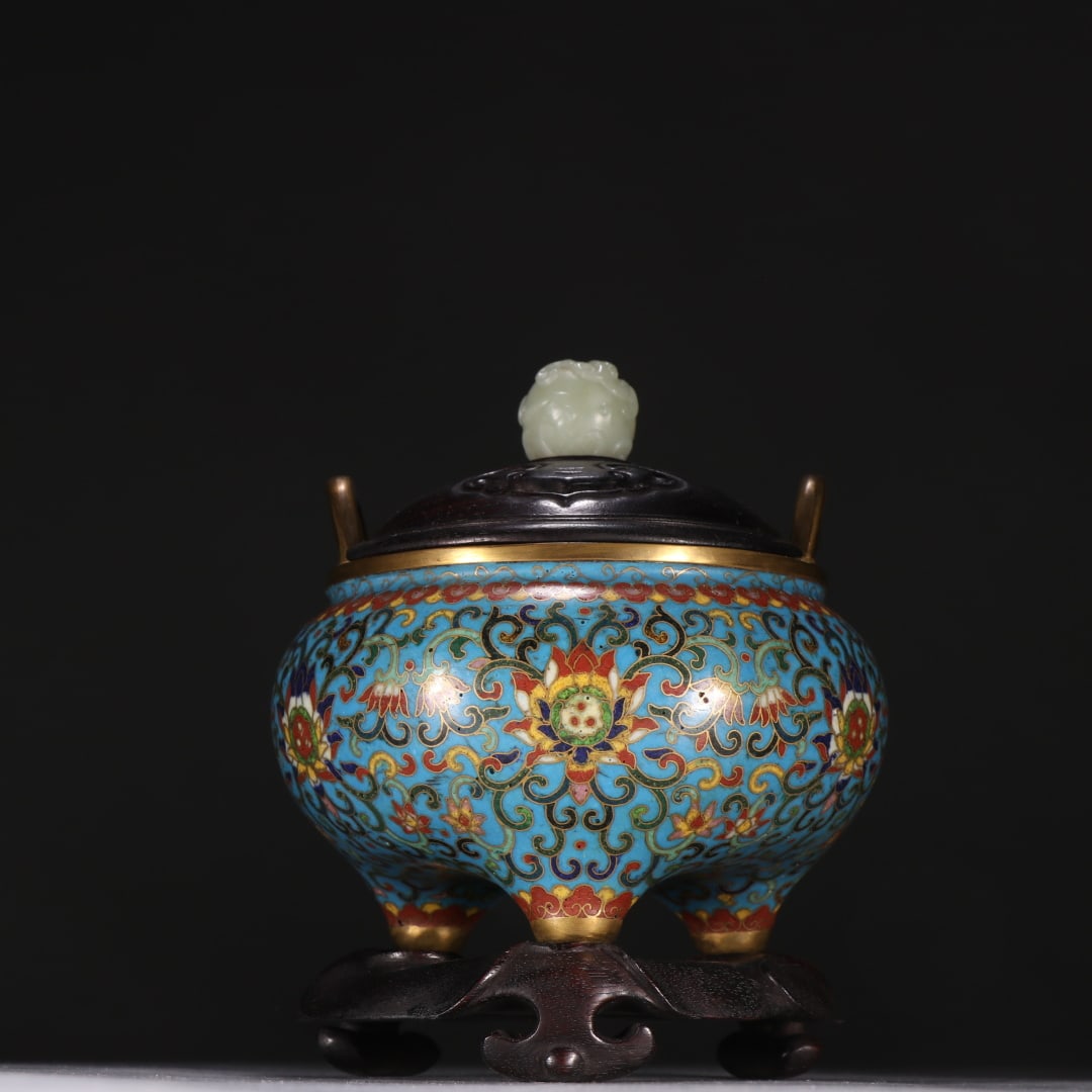 A Qing Dynasty bronze gilt cloisonne three-legged incense burner with lotus entwined branches: A Qing Dynasty bronze gilt cloisonne three-legged incense burner with entwined lotus patterns Size: H: 14cm W: 11.2cm W: 0.6458 kg Size: H: 14cm W: 11.2cm W: 0.6458 kg (The Dimensions Of All Batches A