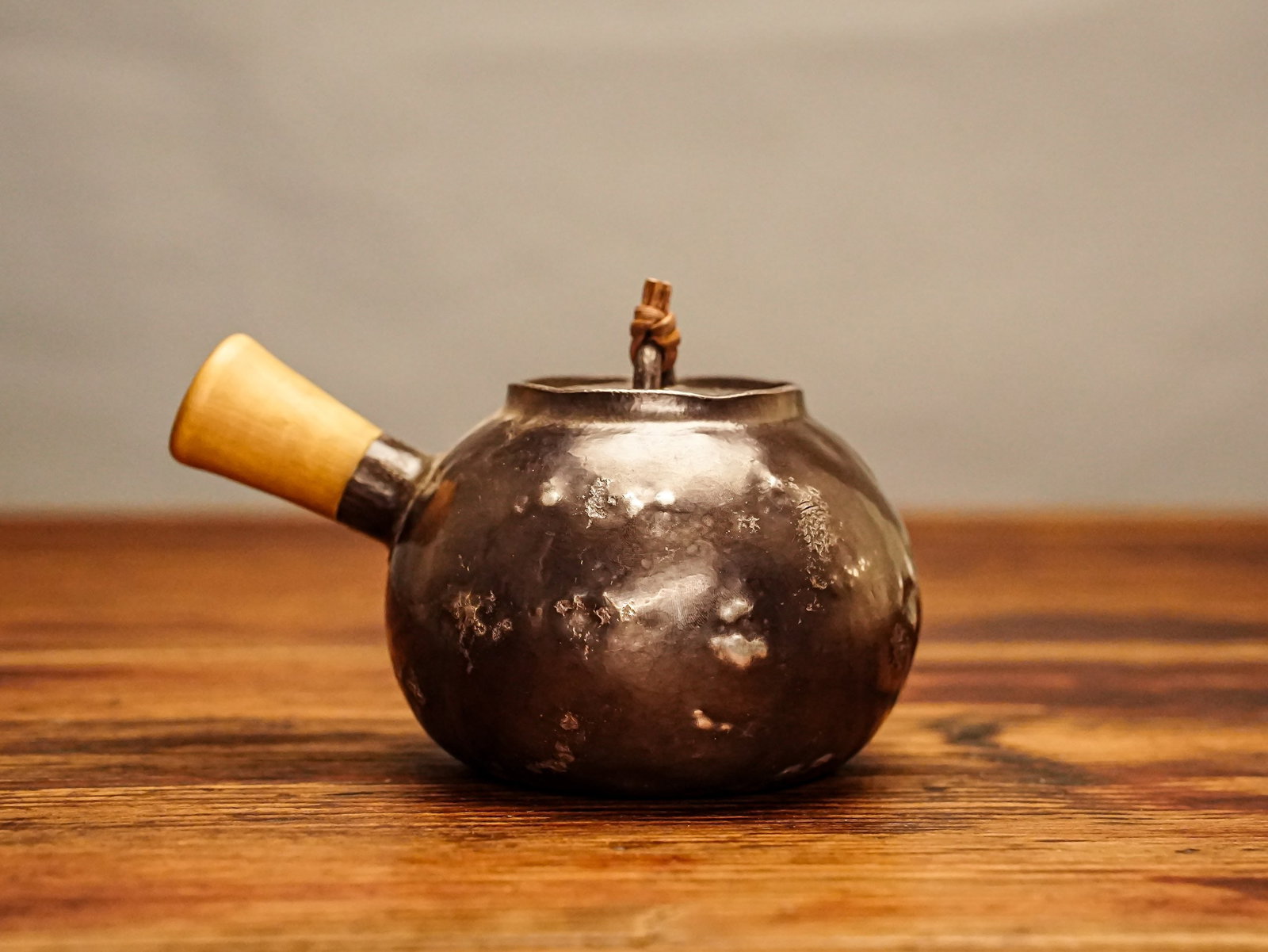 A fine silver pot - 7