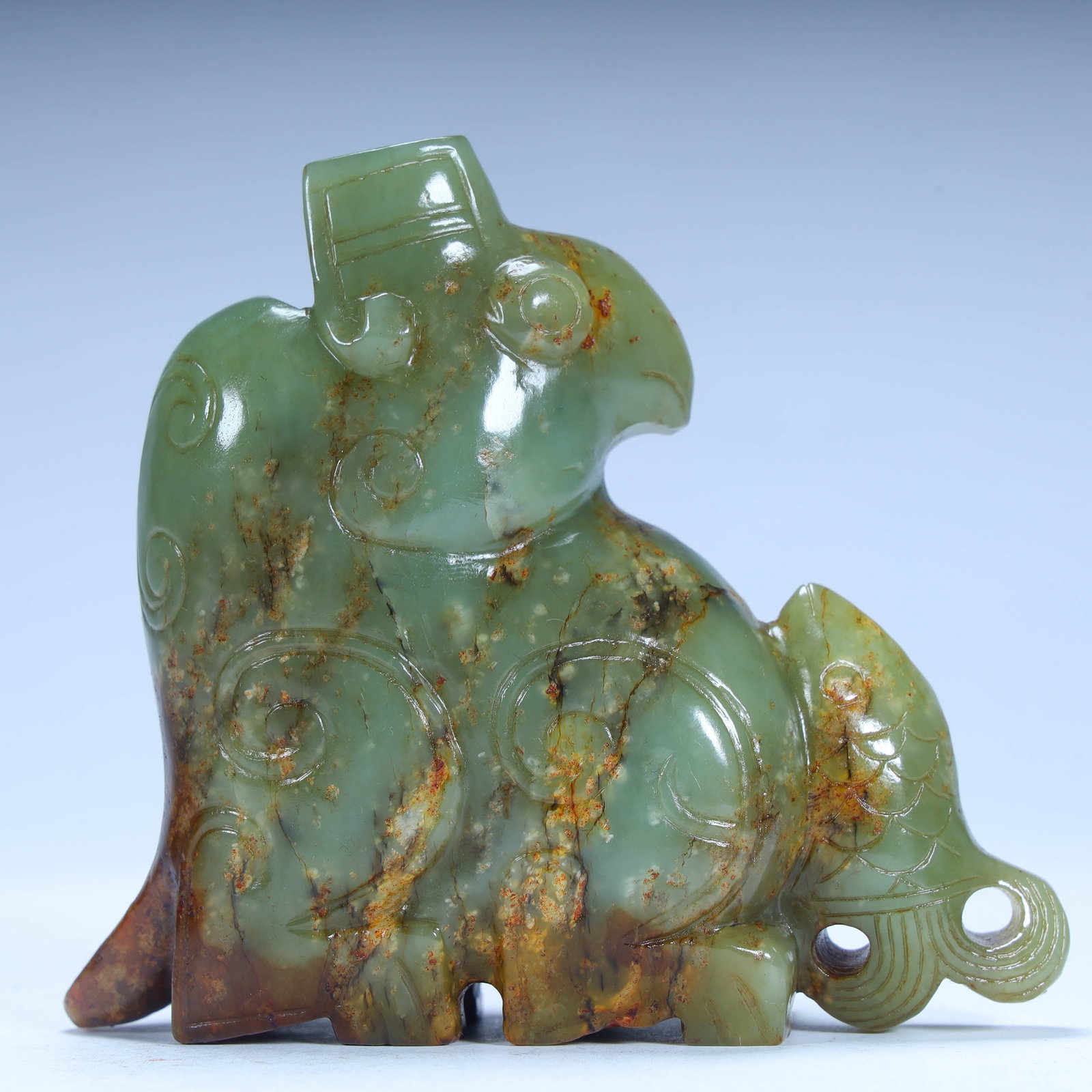 A Han Dynasty jade eagle fish pattern ornament: A green jade eagle-fish pattern ornament from the Han Dynasty Size: H:9.5cm L: 10.5cm W:3.5cm W:482g (The Dimensions Of All Batches Are Manually Measured.If You Need More Detailed Information, Please 