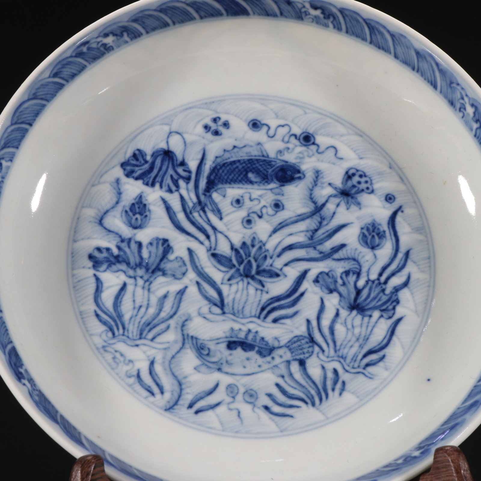 A Ming Dynasty mackerel algae pattern plate - 2