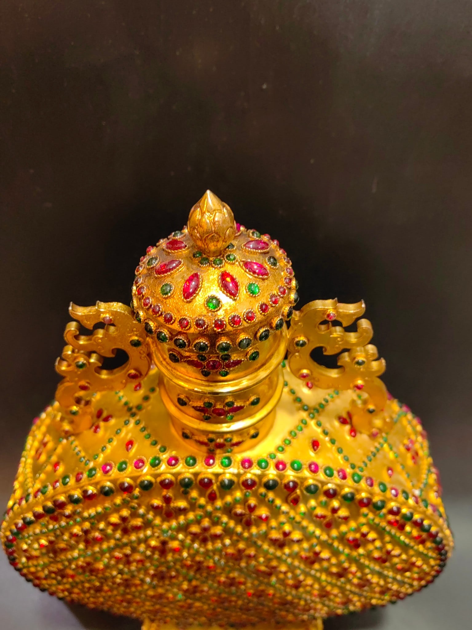 An Exquisite Enamel Horse Pattern Vase - 2
