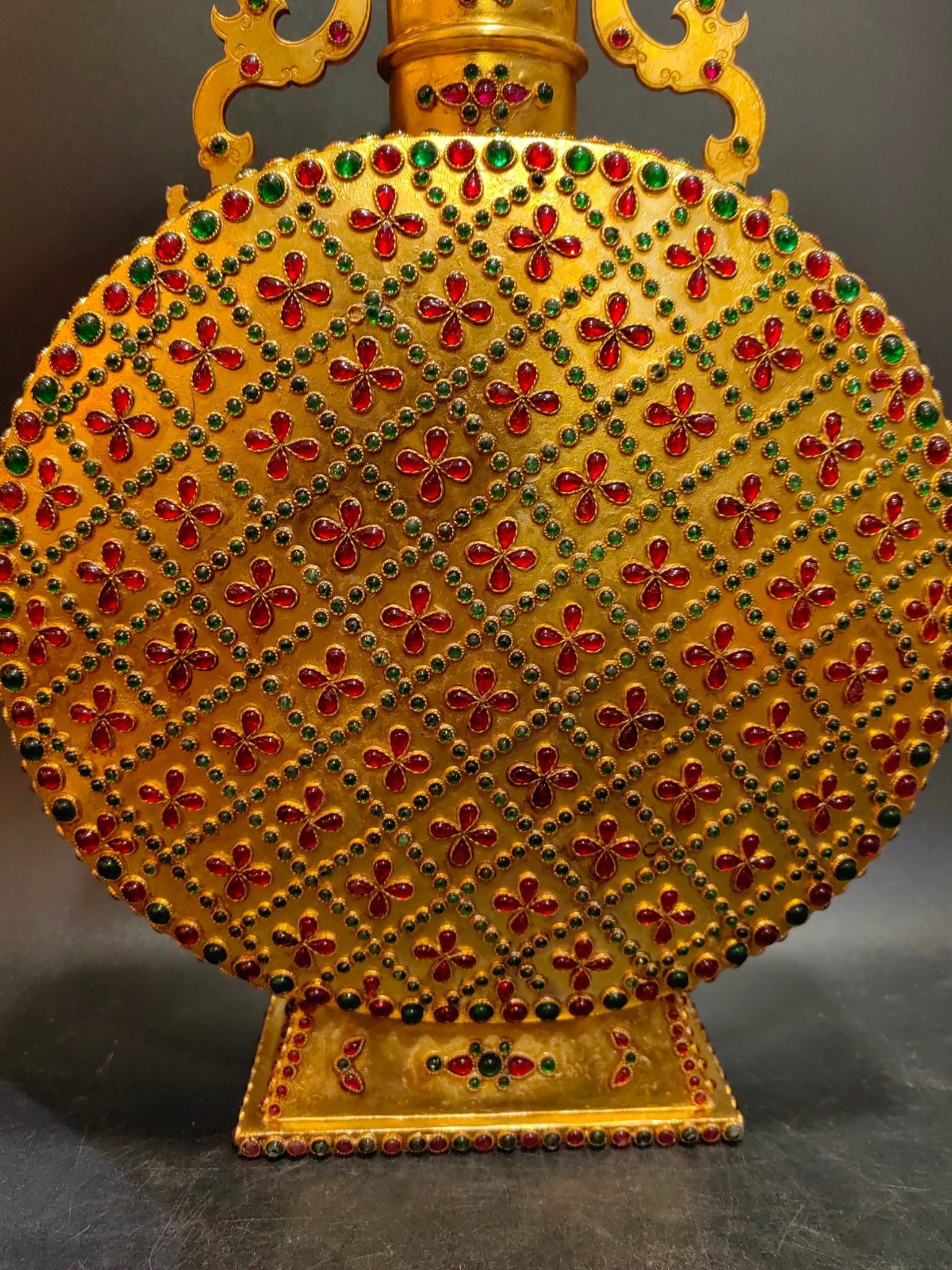 An Exquisite Enamel Horse Pattern Vase - 3