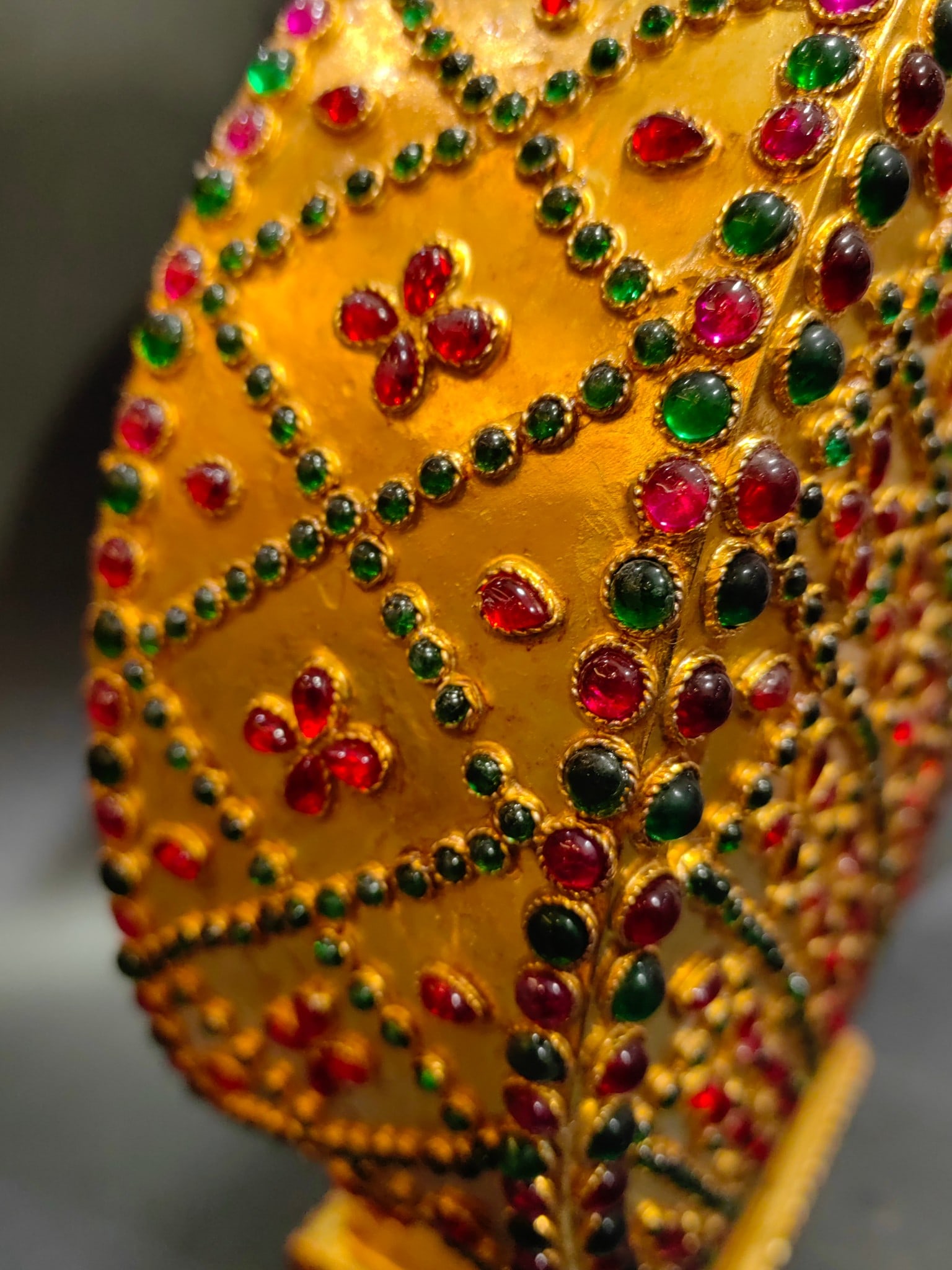 An Exquisite Enamel Horse Pattern Vase - 6
