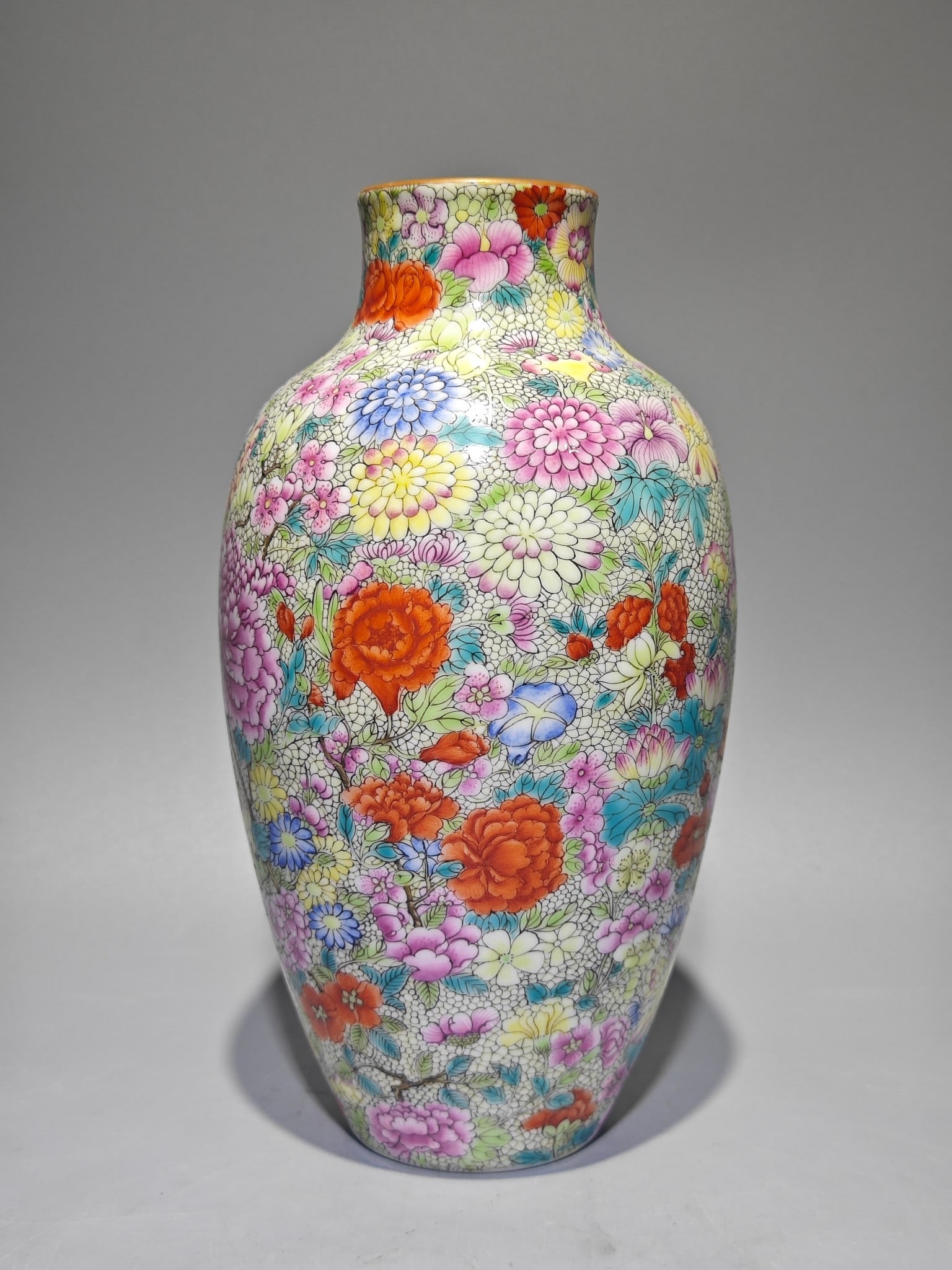 An Exquisite Enamel Flower Pattern Vase - 2