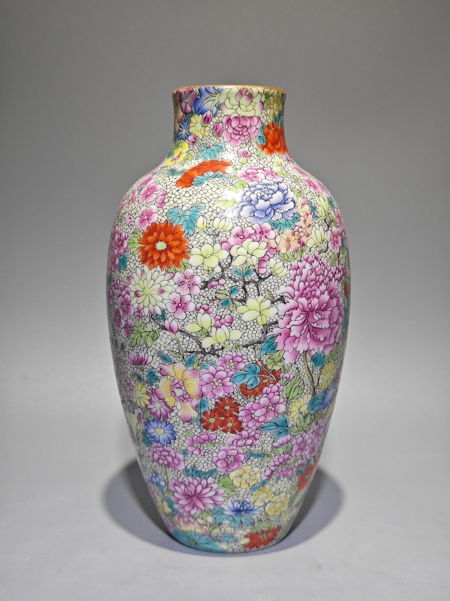 An Exquisite Enamel Flower Pattern Vase - 5