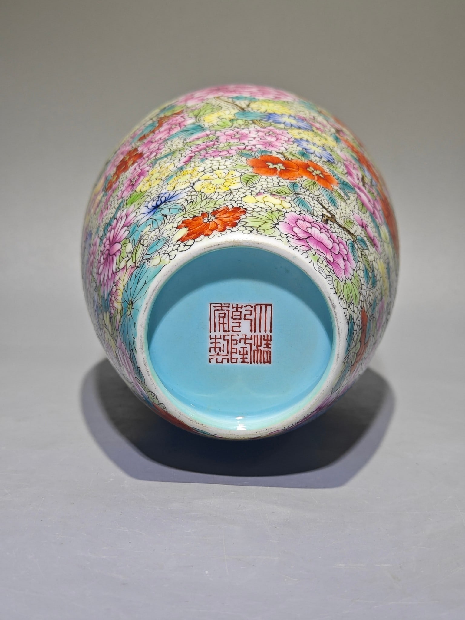 An Exquisite Enamel Flower Pattern Vase - 9