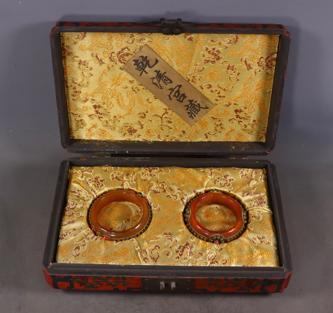 A Pair of Exquisite Agate Cover with Gold Inlaid Gems Bracelets (1 of 9)