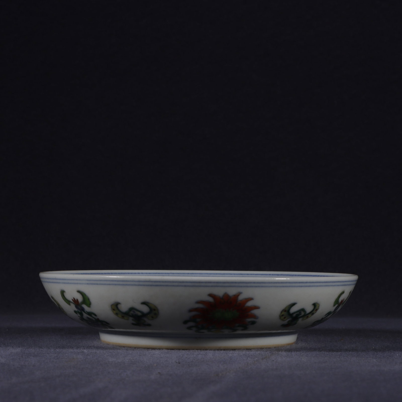 An Exquisite Doucai Flower Pattern Plate - 2