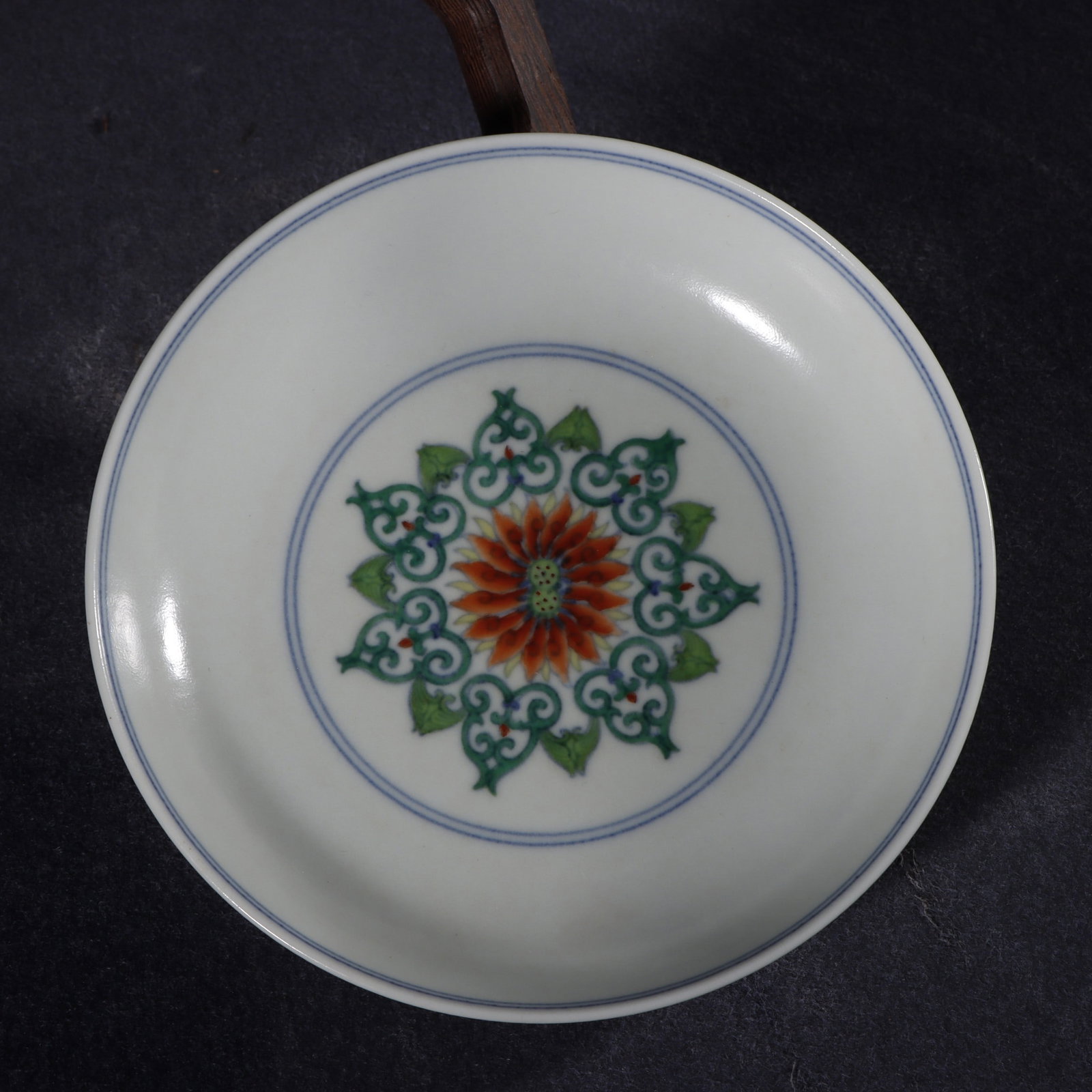 An Exquisite Doucai Flower Pattern Plate - 3