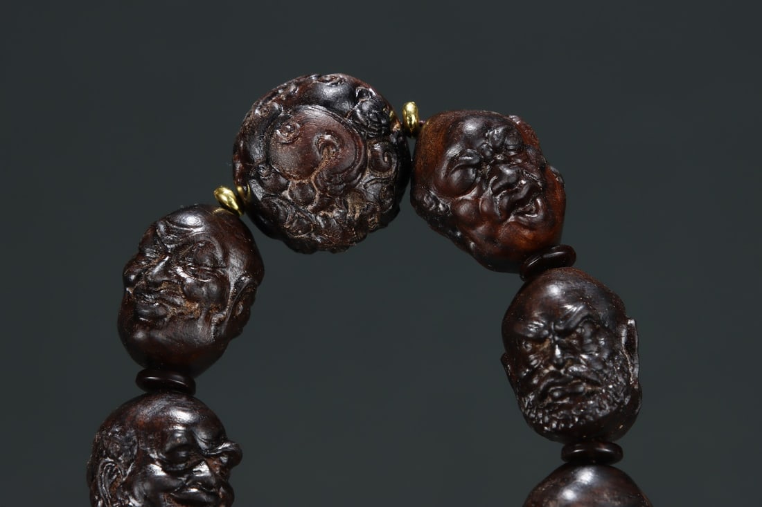 An Exquisite Eaglewood Bracelets - 4