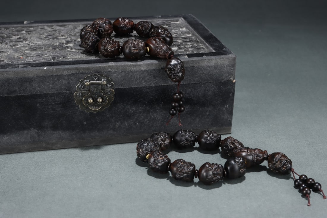An Exquisite Eaglewood Bracelets - 8