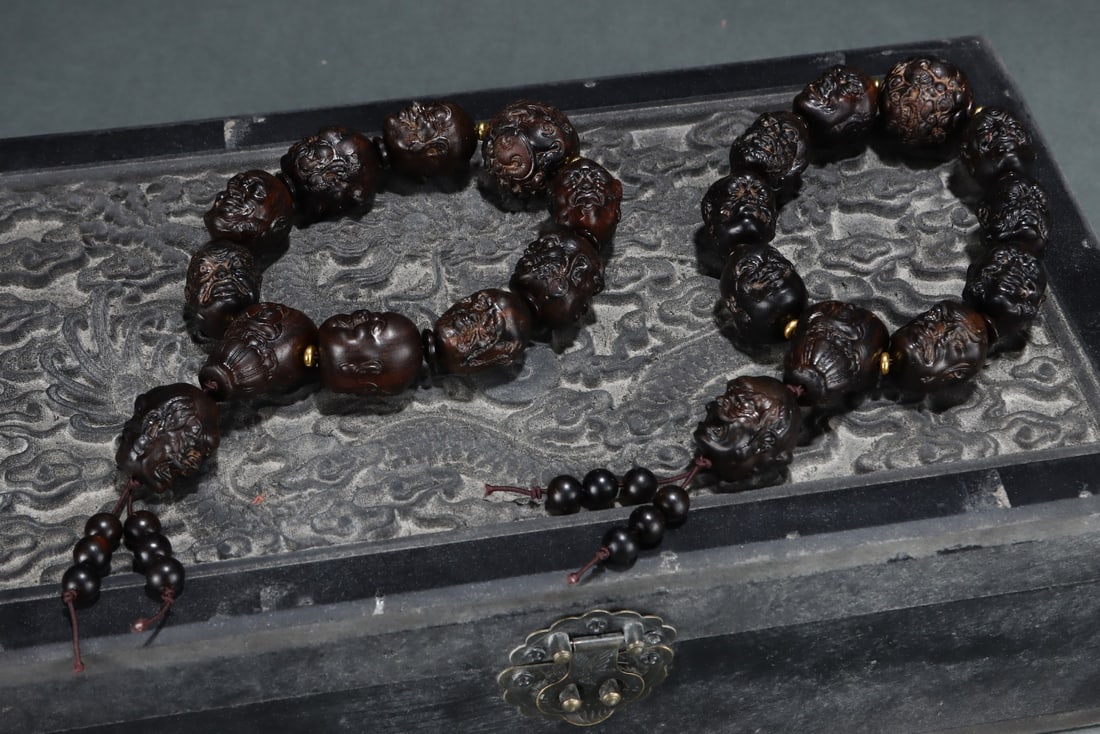 An Exquisite Eaglewood Bracelets - 9