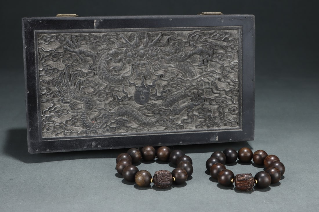 An Exquisite Eaglewood Bracelets - 2
