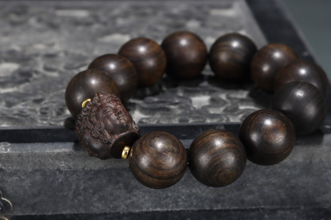 An Exquisite Eaglewood Bracelets - 3