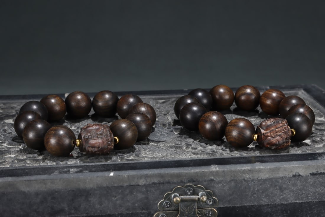 An Exquisite Eaglewood Bracelets - 5