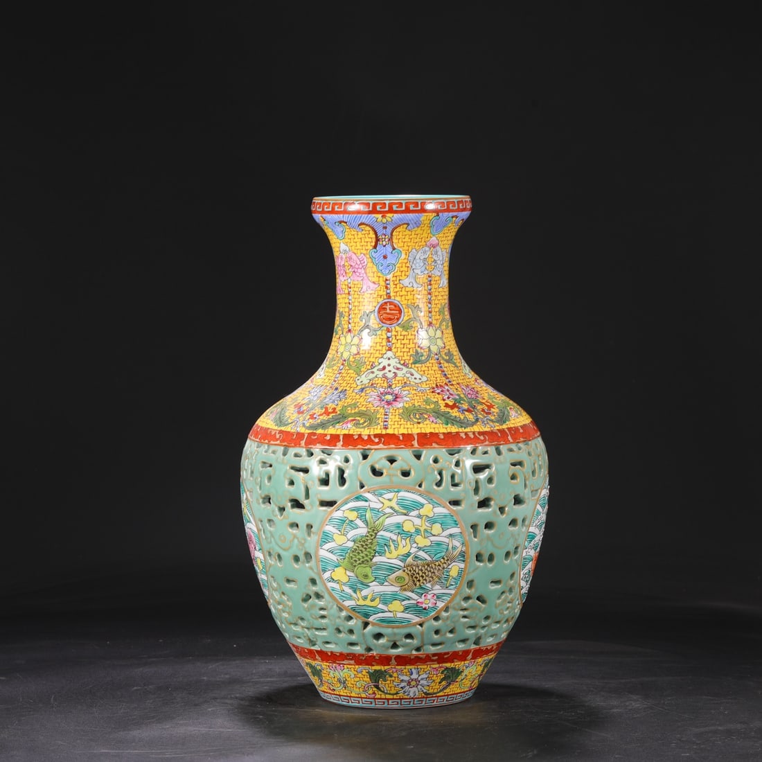 An Exquisite Enamel Lotus Pattern Fish Pattern Vase - 7