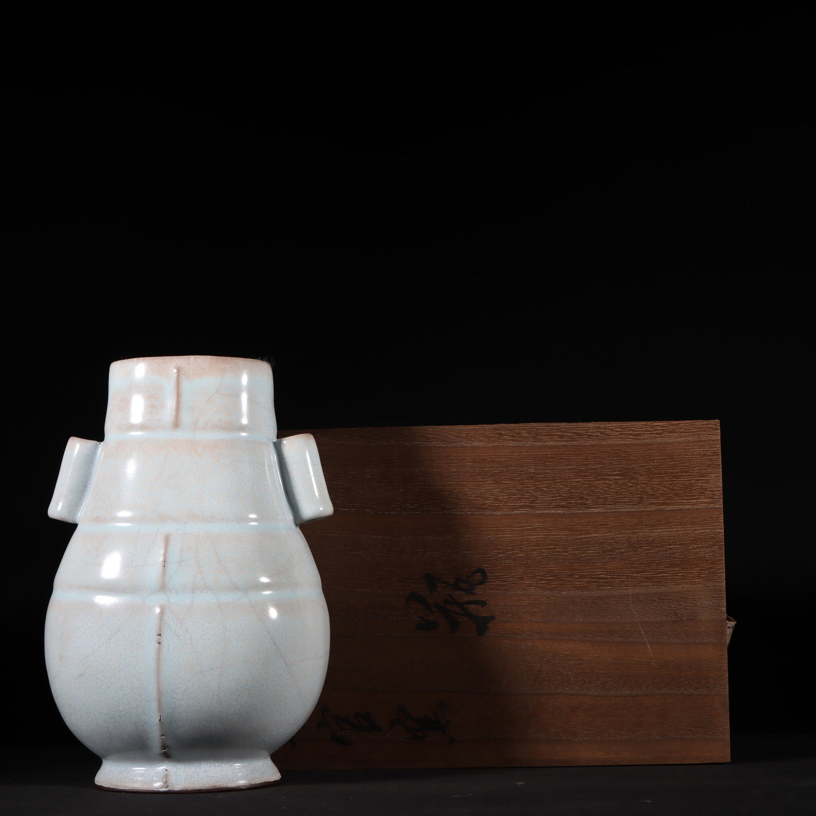 An Exquisite Guan yao Double-Ears Vase: An Exquisite Guan yao Double-Ears Vase Song Dynasty, China Size:21cmx14cm (The Dimensions Of All Batches Are Manually Measured.If You Need More Detailed Information, Please Contact Our Customer