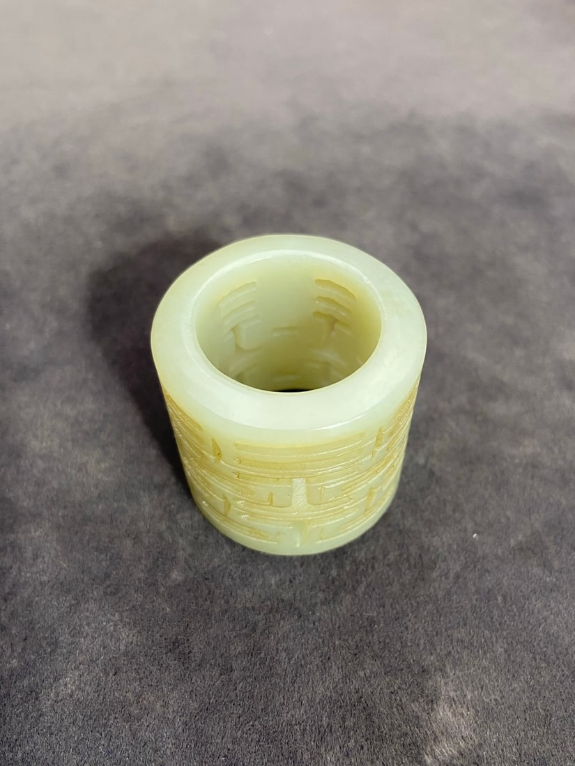 An Exquisite White Jade Ring - 7