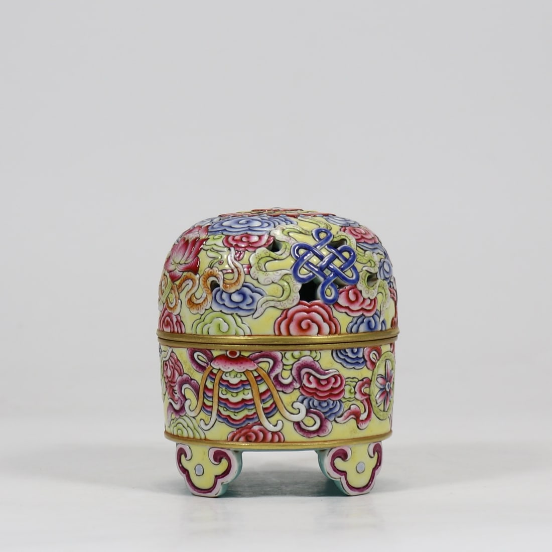 An Exquisite Famille-Rose Eight Treasures Pattern Censer: An Exquisite Famille-Rose Eight Treasures Pattern Censer Qing Dynasty, China Qianlong Four-character Mark Size:10cmx8cm (The Dimensions Of All Batches Are Manually Measured.If You Need More Detailed I