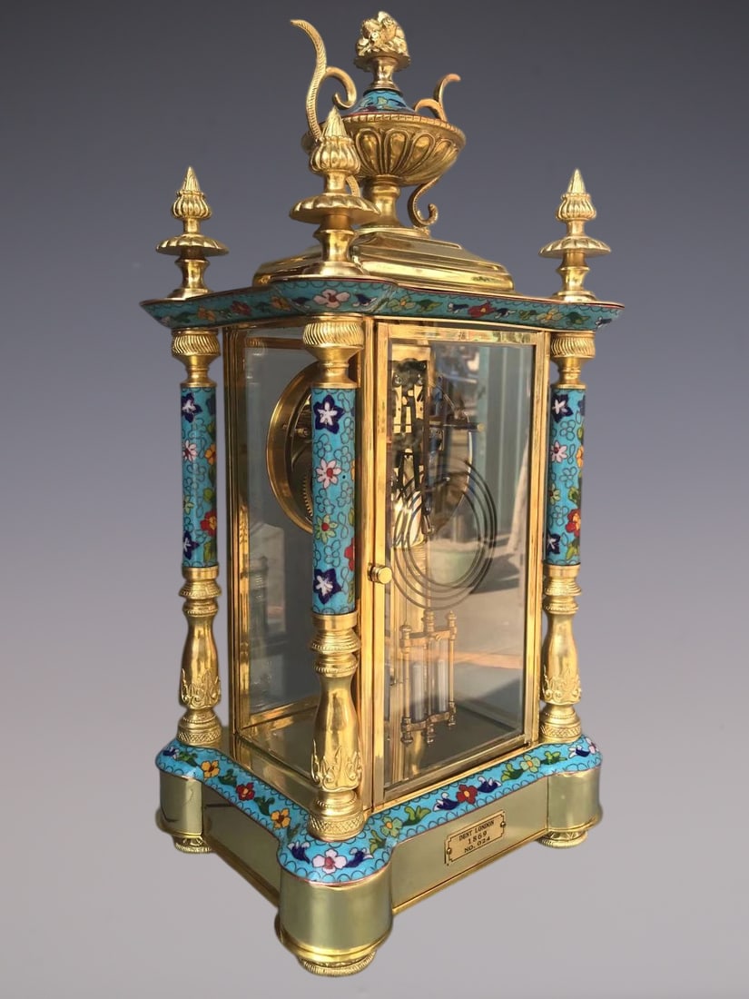 An Exquisite Gilt Bronze Flower Pattern Clock - 7