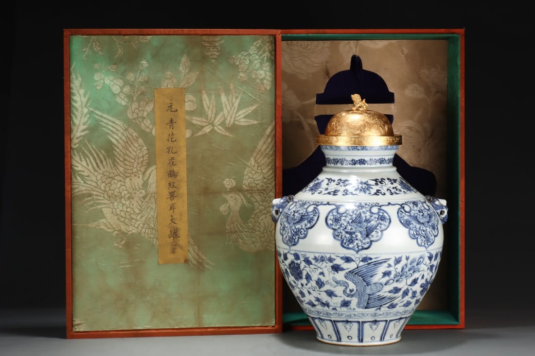An Exquisite Blue and White Lotus Pattern Phoenix Pattern Double-Ears Jar: An Exquisite Blue and White Lotus Pattern Phoenix Pattern Double-Ears Jar Yuan Dynasty, China Size:48cmx34.5cm (The Dimensions Of All Batches Are Manually Measured.If You Need More Detailed