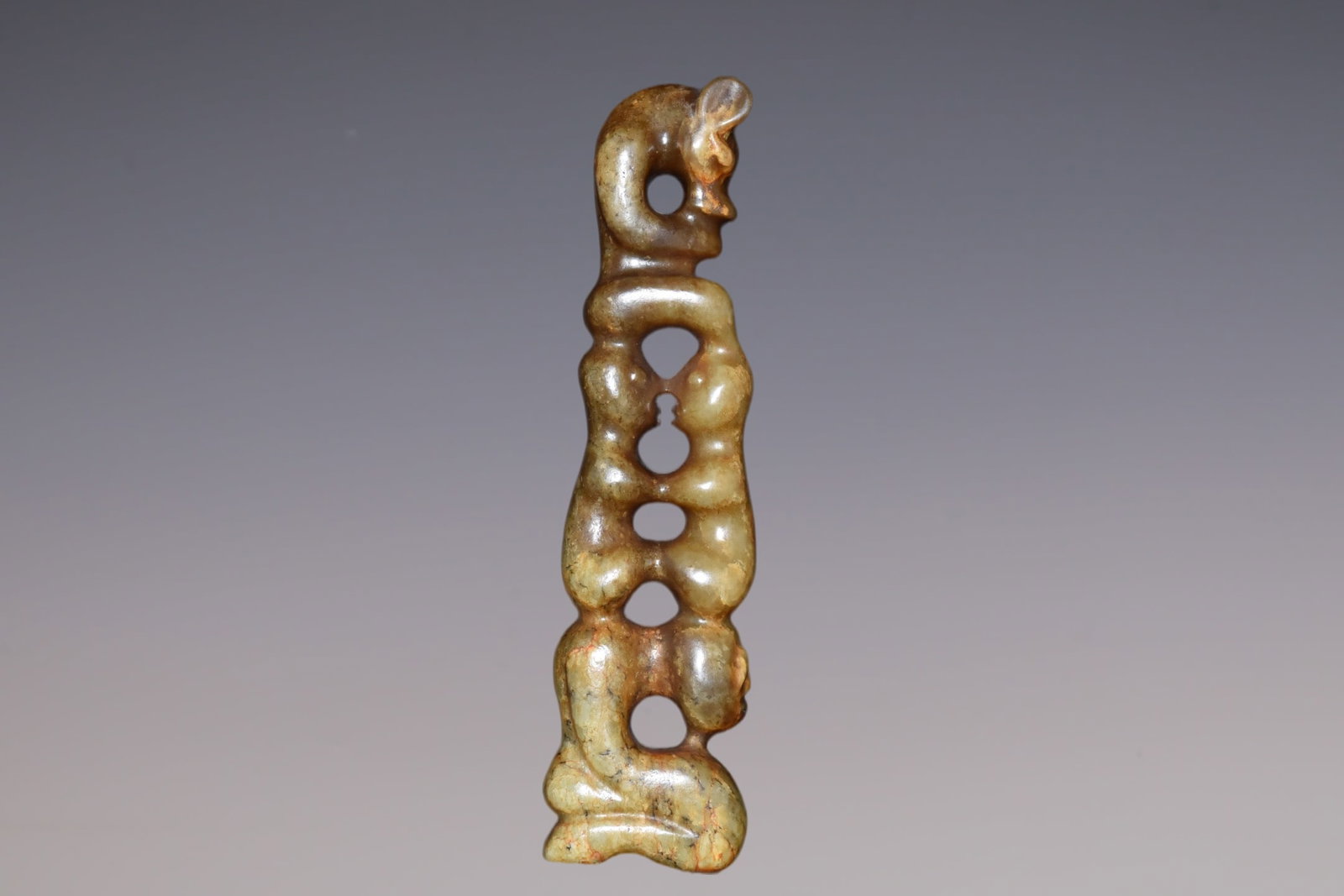 An Exquisite Hemo Jade 'Boar& Dragon' Ornament: An Exquisite Hemo Jade 'Boar& Dragon' Ornament Hong Shan Culture Size:34.5cmx8cm Weight:1.96kg (The Dimensions Of All Batches Are Manually Measured.If You Need More Detailed Information, Please