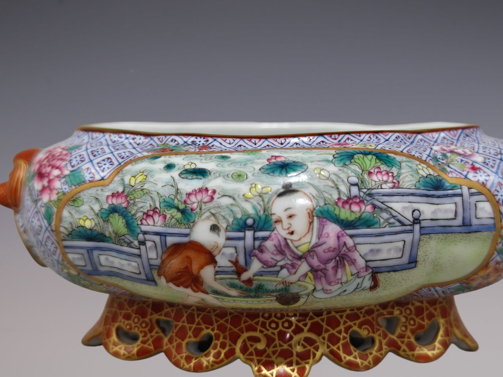 An Exquisite Ruby Red-Glazed Phoenix Pattern Lotus Pattern Double-Ears Vase - 4