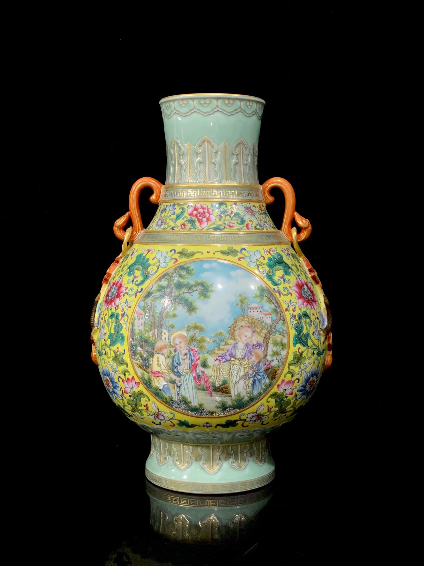 An Exquisite Famille-Rose Painted Gold Lotus Pattern Character and Story Pattern Vase: An Exquisite Famille-Rose Painted Gold Lotus Pattern Character and Story Pattern Vase Qing Dynasty, China Qianlong Six-character Mark Size:40.1cmx26.6cm (The Dimensions Of All Batches Are Manually Mea