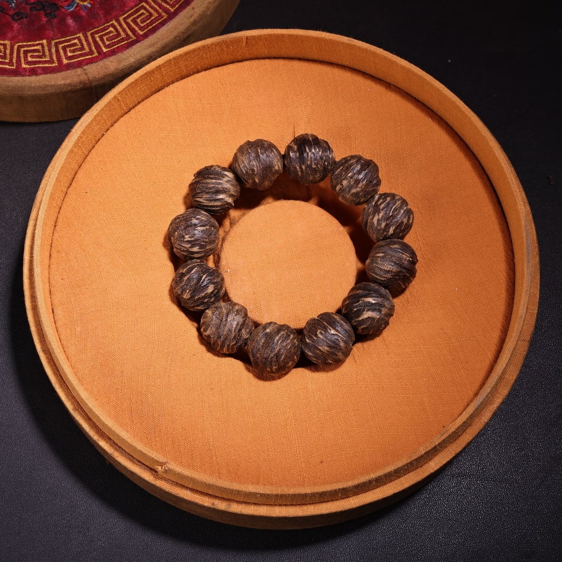 An Exquisite Eaglewood Bracelets - 2
