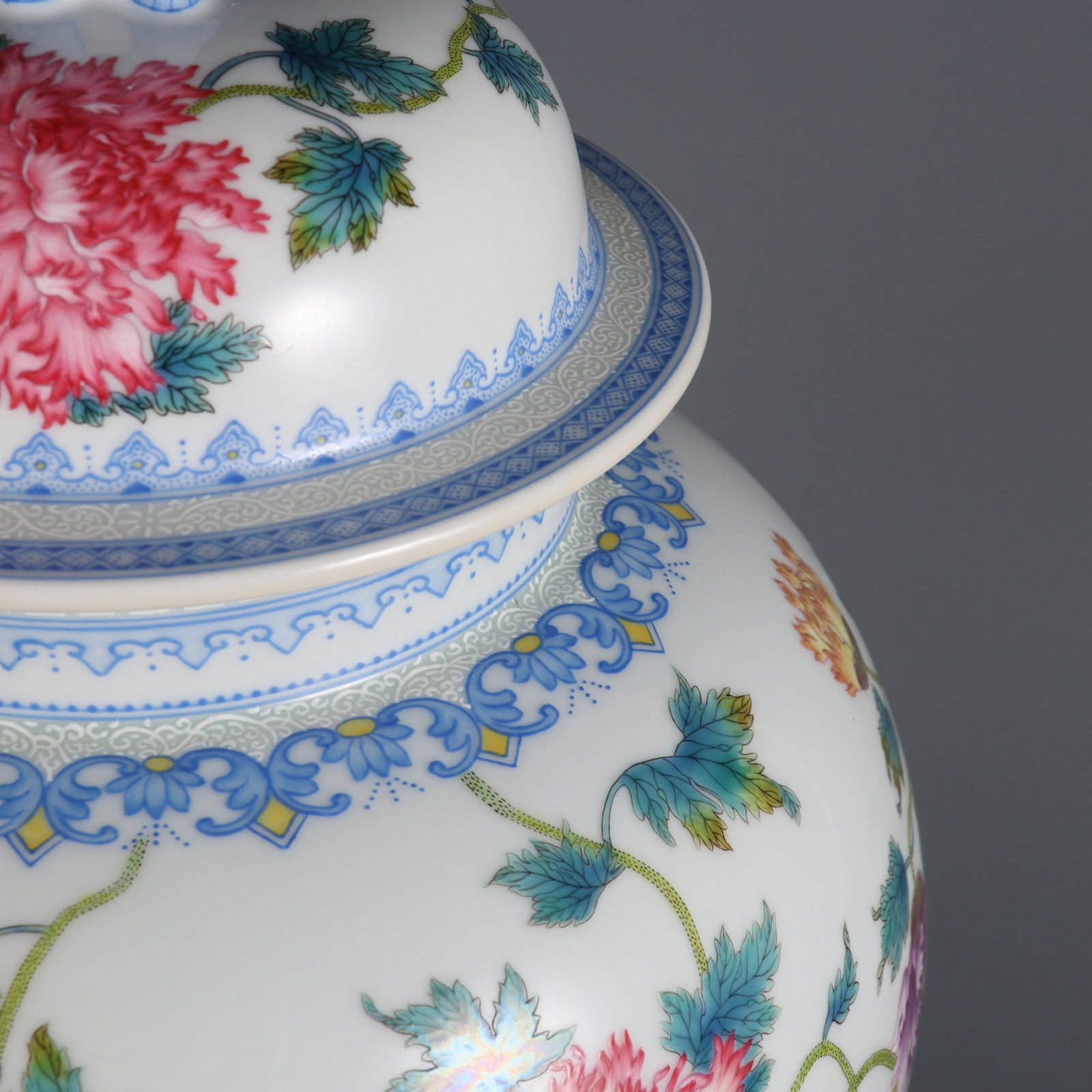 An Exquisite Enamel Flower and Bird Pattern with poem Jar  - 7
