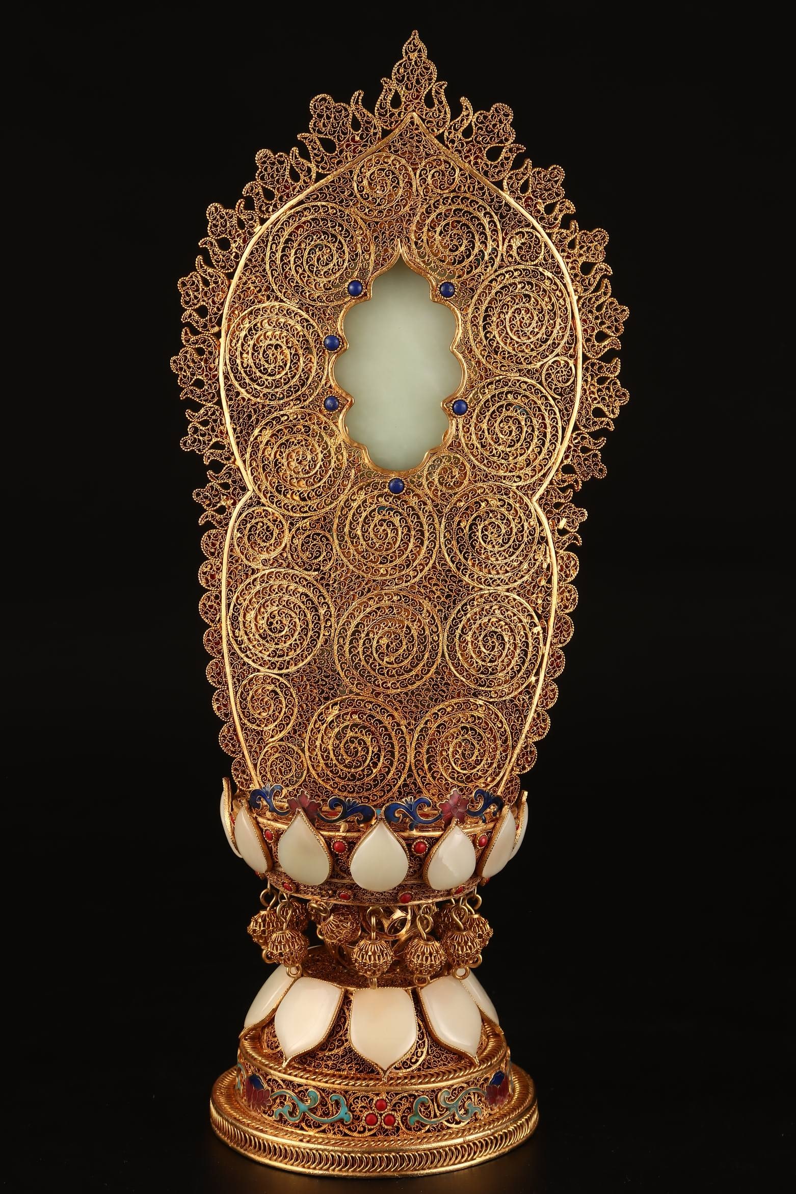 An Exquisite Gilt Bronze Inlaid White Jade Buddha Statue Ornament  - 3