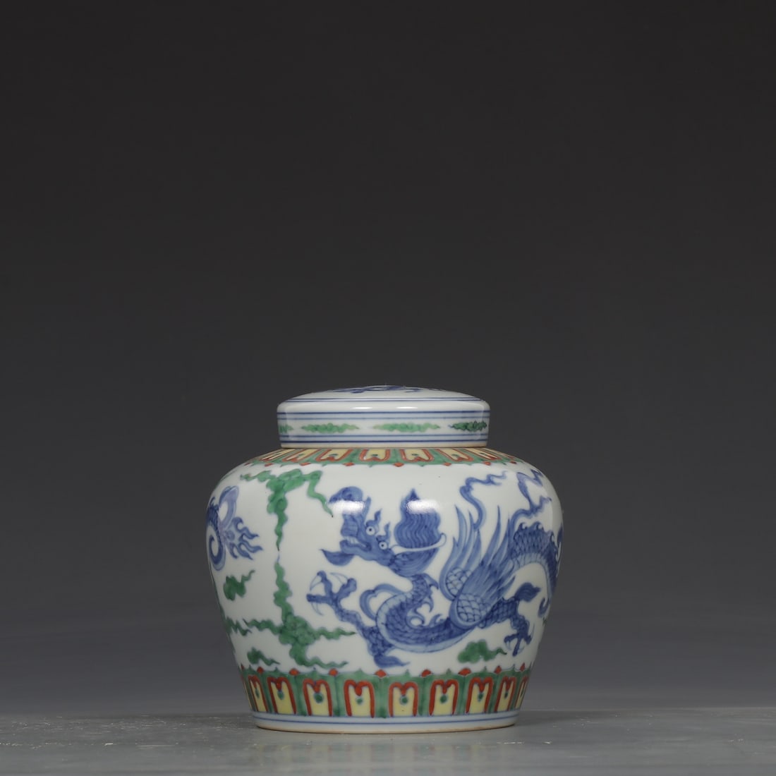 An Exquisite Doucai Dragon Pattern Jar - 2