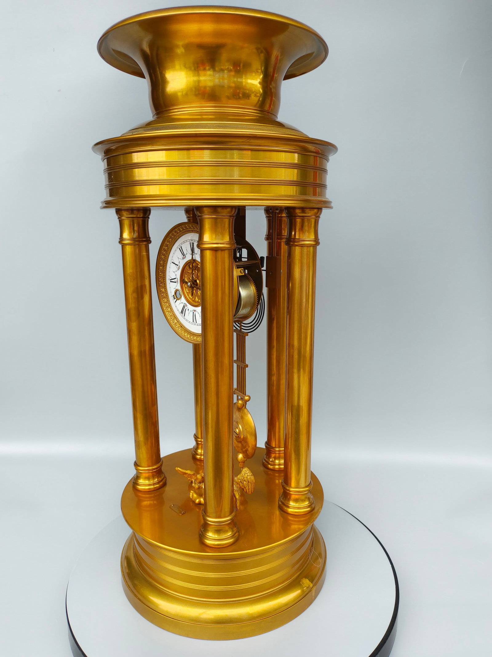 A beautiful classical five-element gilt mechanical clock - 2