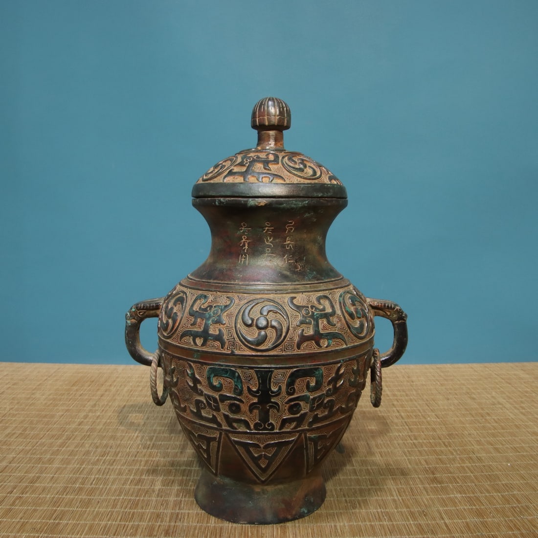 A fine bronze inscribed double-ring vase: Exquisite bronze inscribed double-ring vase Size: L: 22.5cm W: 17cm H: 32cm W: 2.5kg (The Dimensions Of All Batches Are Manually Measured.If You Need More Detailed Information, Please Contact Our Cust