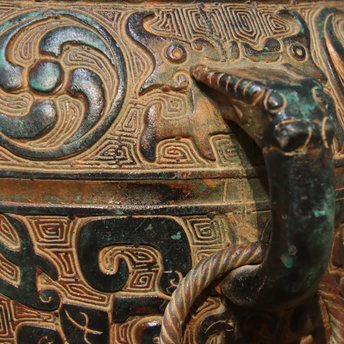A fine bronze inscribed double-ring vase - 8