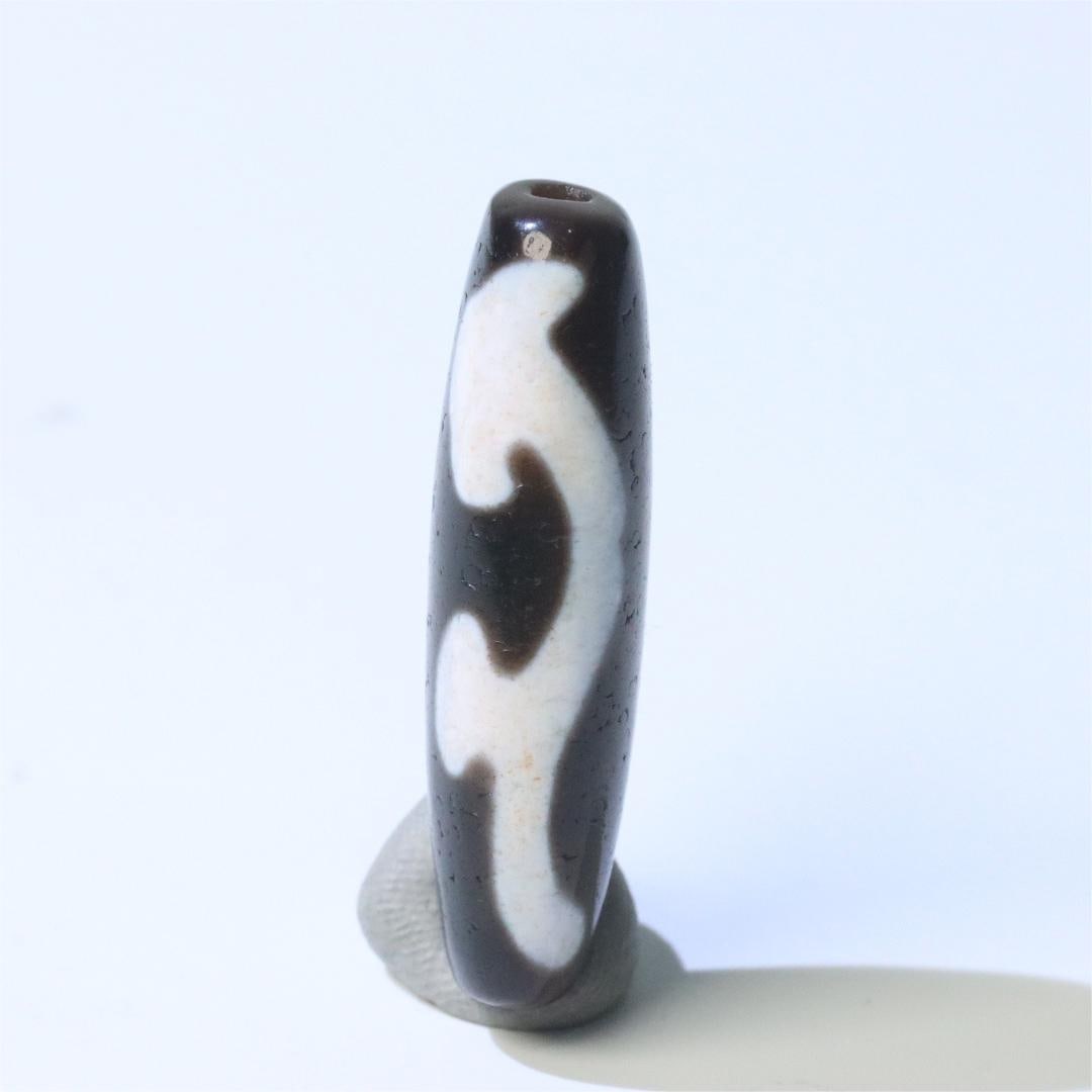 A delicate agate cinnabar lotus dzi bead flat bead (1 of 6)