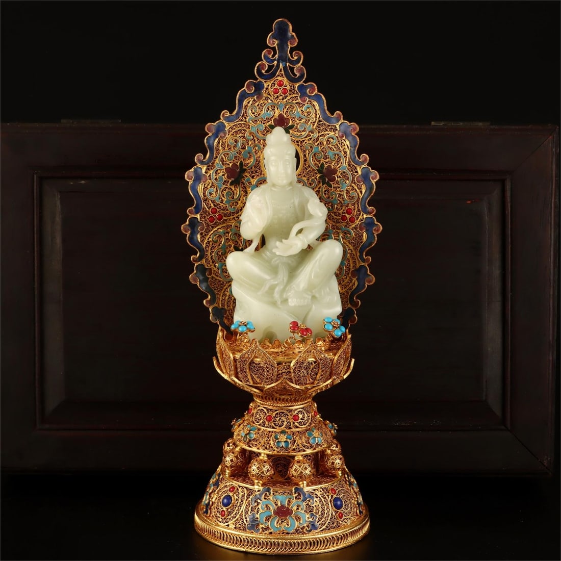 A filigree gilt inlaid jade Buddha statue ornament of the Qing Dynasty: Filigree gilt inlaid jade Buddha statue ornaments of the Qing Dynasty Size:H:33.5cm W:13cm W:1.185kg (The Dimensions Of All Batches Are Manually Measured.If You Need More Detailed Information, Please 