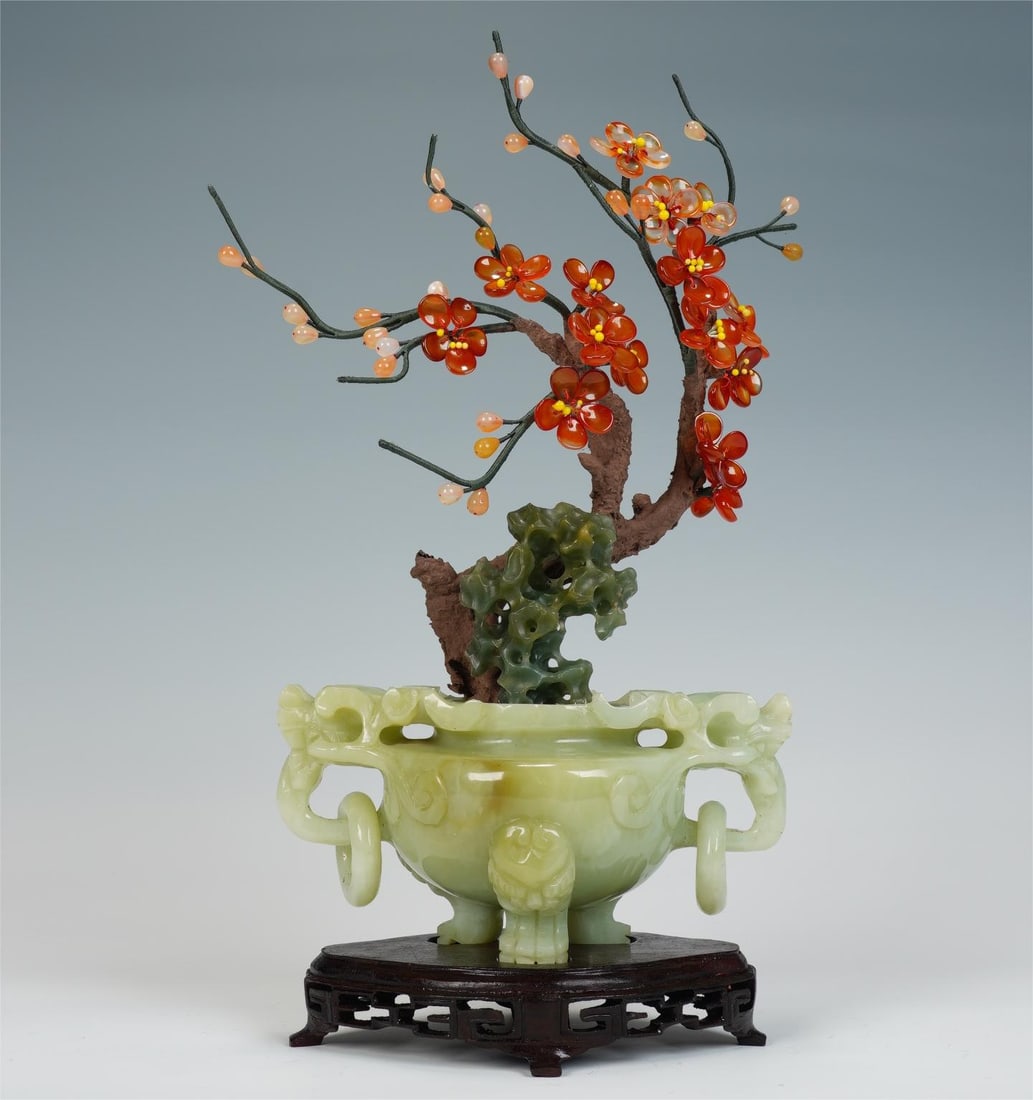 A jade bonsai with flowers on the cauldron during the period of foreign exchange creation: The flowering jade bonsai on the cauldron during the Huai Zhonghuai period Size:H:34cm W:25.5cm (The Dimensions Of All Batches Are Manually Measured.If You Need More Detailed Information, Please Conta