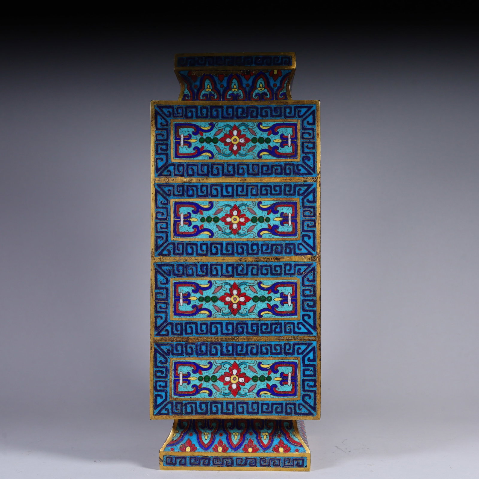 A Qing Dynasty square vase with cloisonne enamel floral patterns: A four-sided vase decorated with cloisonne enamel floral patterns from the Qing Dynasty Size:H:35cm W:14cm W:3.7kg (The Dimensions Of All Batches Are Manually Measured.If You Need More Detailed Inform
