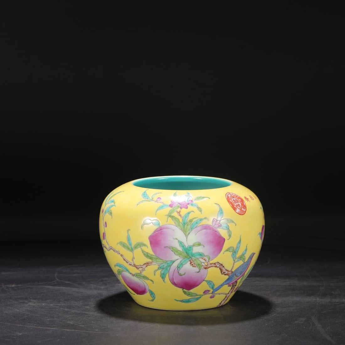 A large famille rose bowl basin made during the Guangxu period of the Qing Dynasty, featuring: A large famille rose bowl basin made during the Guangxu period of the Qing Dynasty, featuring birds, flowers, and blessings and longevity patterns Size: H: 14.5 cm Calibre: 11.5 cm Belly diameter: 19 