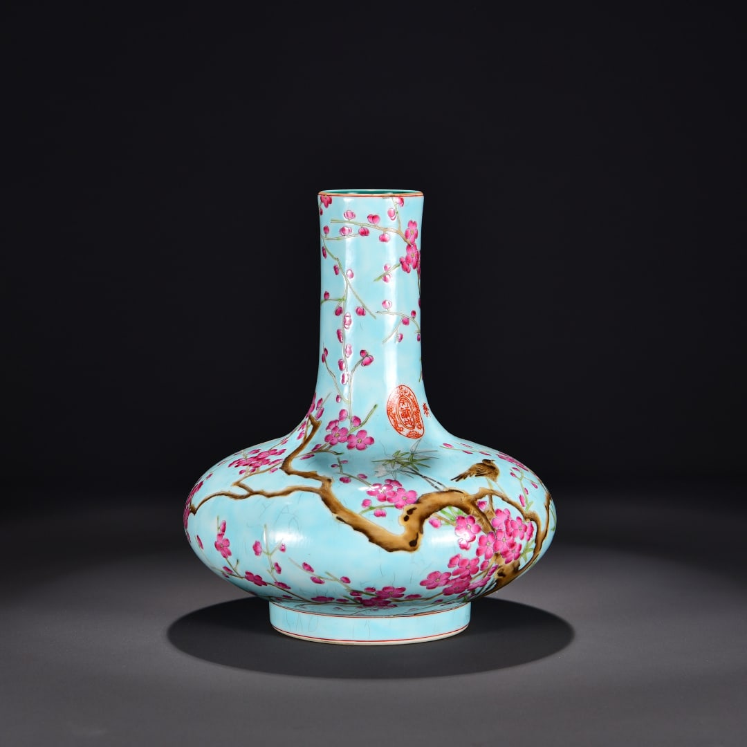 A Dayazhai model with a green background famille rose plum and bamboo twin sparrow pattern celestial: A Dayazhai model with a green-ground famille rose plum and bamboo twin sparrow celestial globe vase made during the Guangxu period of the Qing Dynasty Size: H: 27cmD:23cm (The Dimensions Of All Batche